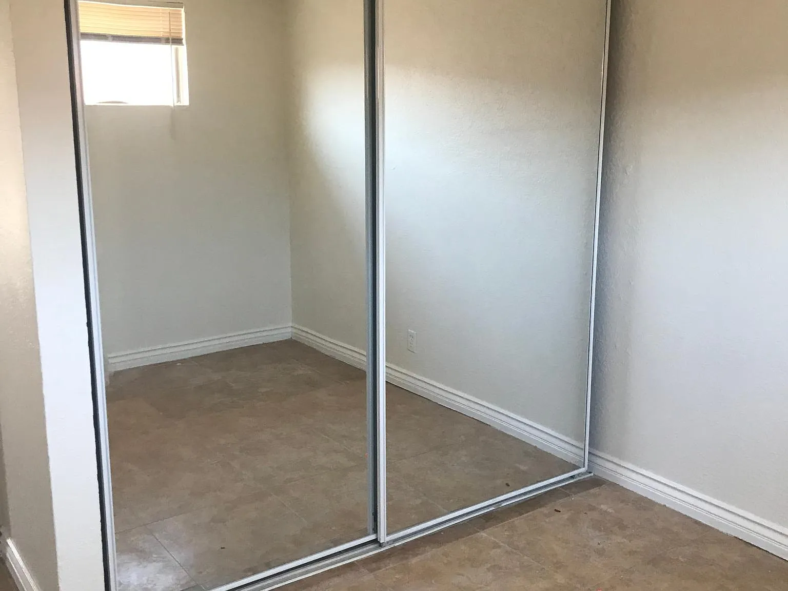 2 bed, 650 sqft, $1,100 — Photo 3