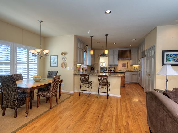 4th image of 305 Bishop Cir