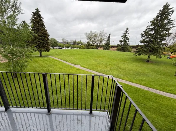 80 E Galbraith Dr SW #14D, Calgary, AB T3E 3H2