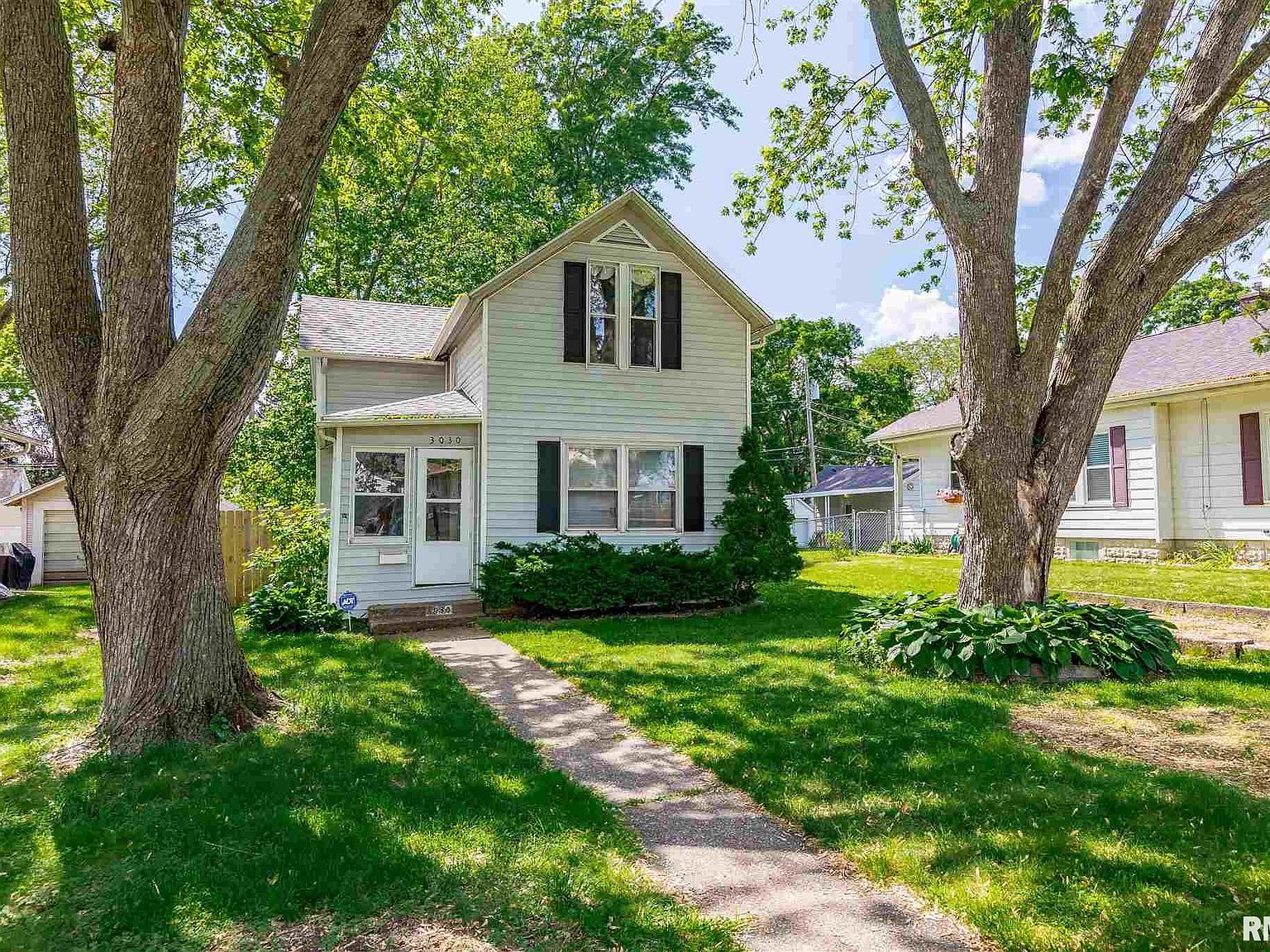 3030 Grand Ave, Davenport, IA 52803 Zillow