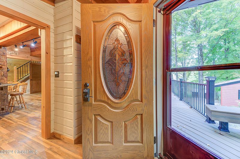 3rd image of 417 Lakeview Road