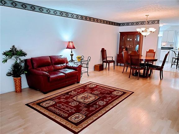 3rd image of 330 Clavale Dr