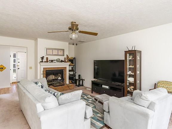 3rd image of 2398 Southern Oak Dr SW