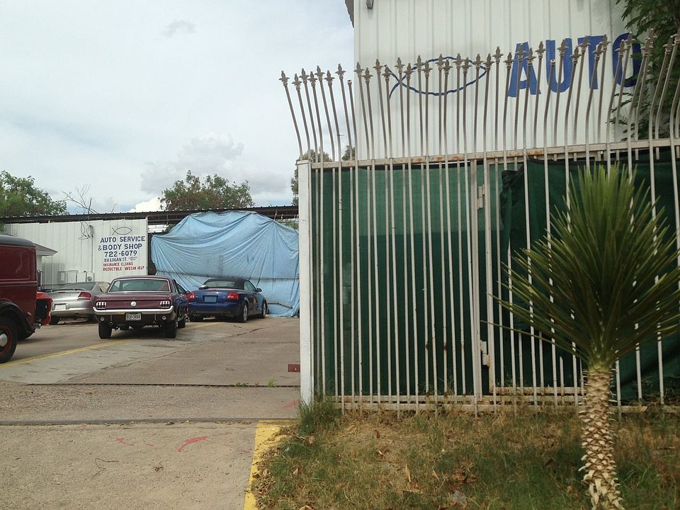 2nd image of 811 Logan Ave