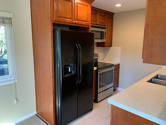 5th image of 2081 Whitman Way #136