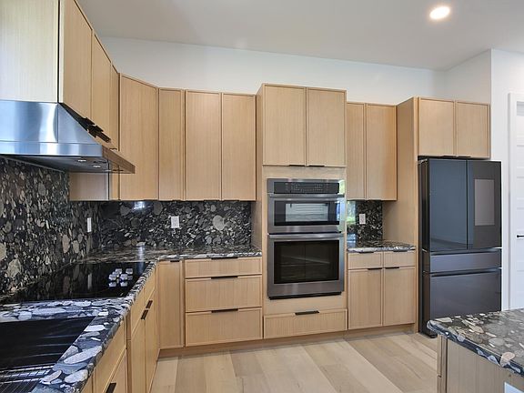 2nd image of 2335 Oak Ter #1