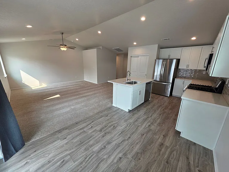 918 Cougars St — Photo 4