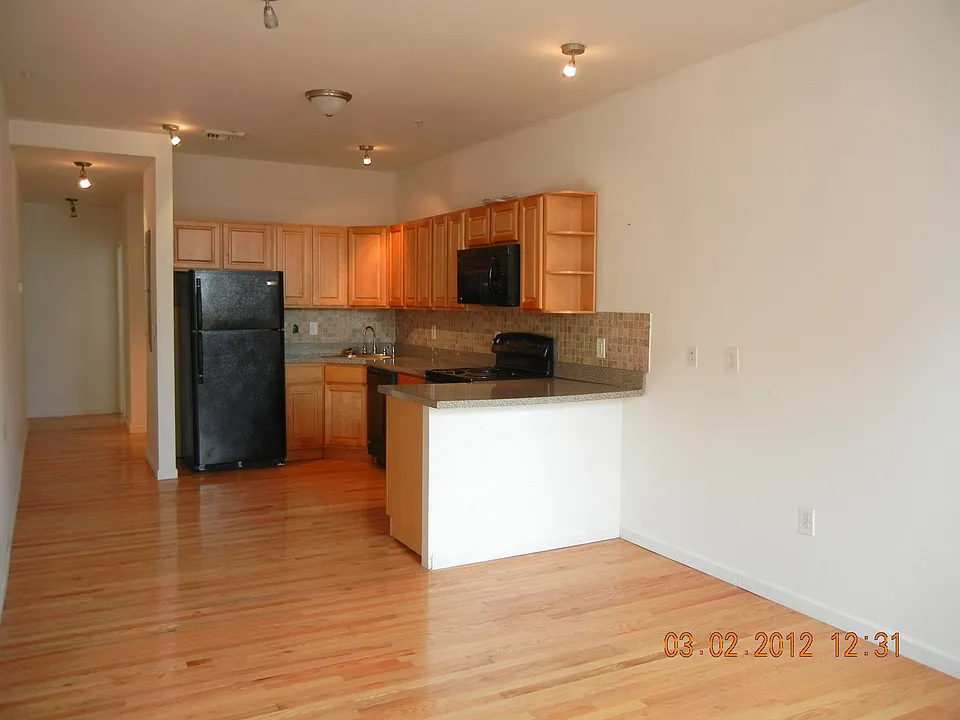 LIVING/KITCHEN 