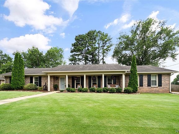 2nd image of 207 Riverdale Ln