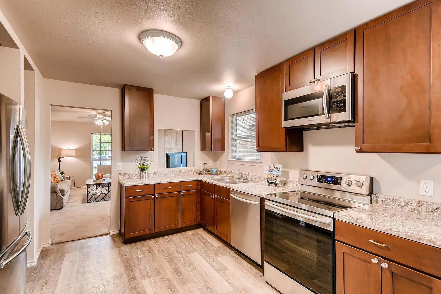 920 Fieldwood Dr — Photo 4