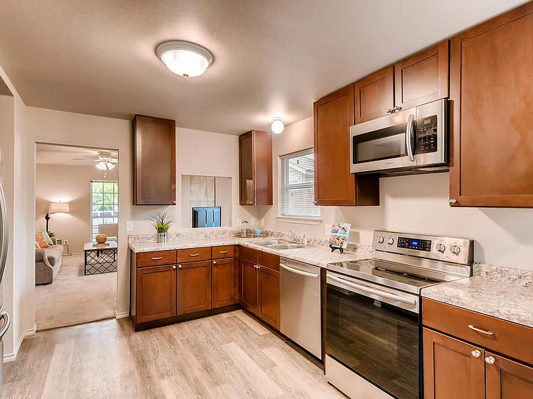 920 Fieldwood Dr — Photo 4