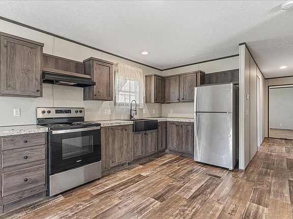 2nd image of 610 Jackson Ave