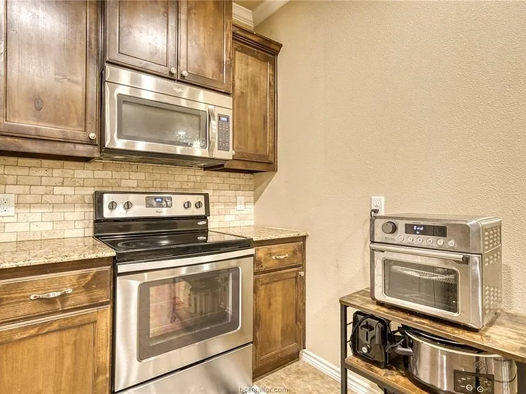 3114 Claremont Dr — Photo 10