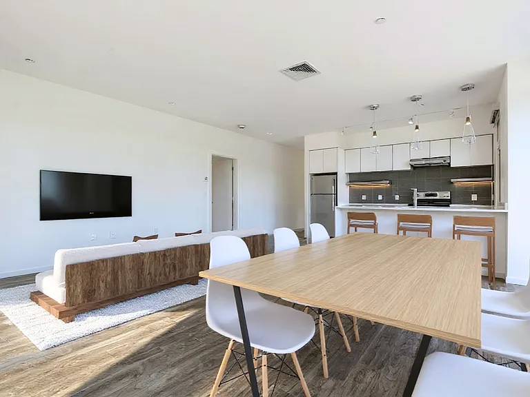 839 Beacon — Photo 14