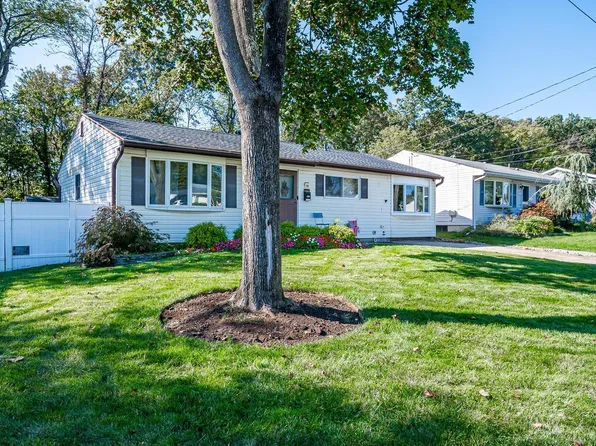 159 Kendall Dr, Parlin, NJ 08859