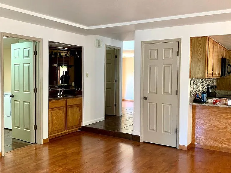 1008 Daskalos Dr NE — Photo 11