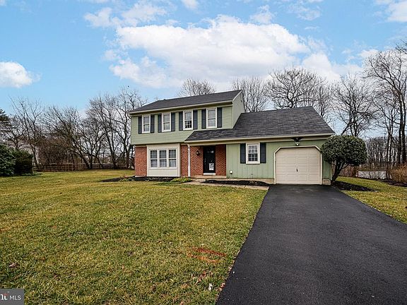 3rd image of 5 Wolf Trap Cir