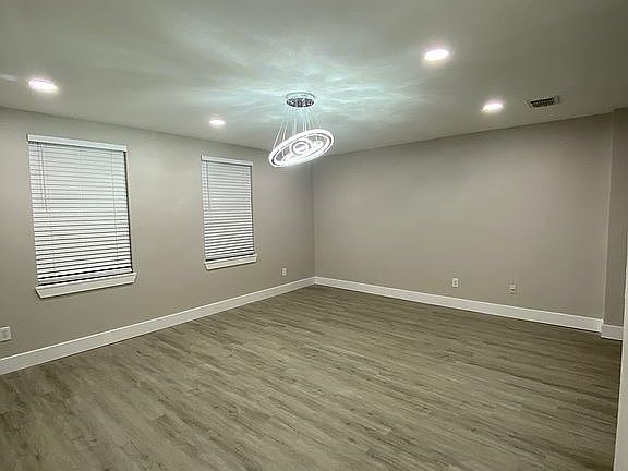 5th image of 1424 Laurel Ln