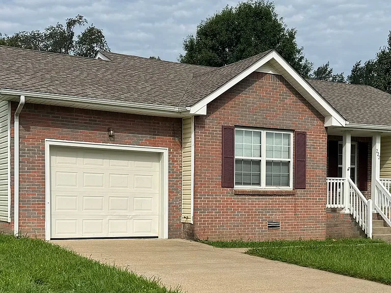 222 Pappy Dr — Photo 1