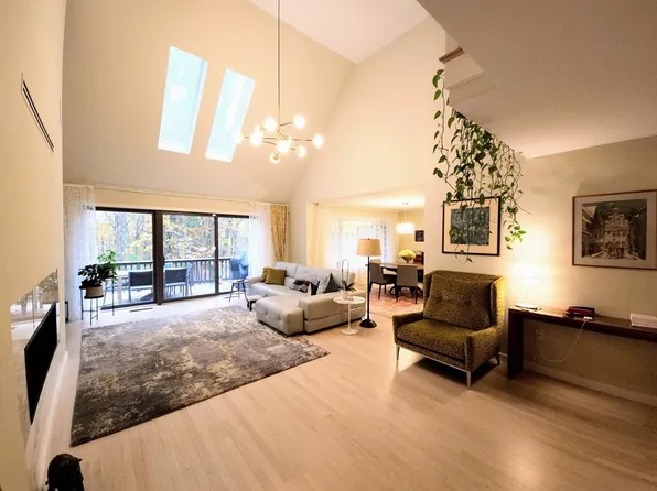213 Nahanton St, Newton, MA 02459