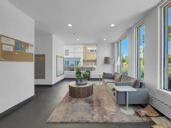 13963 Boulevard 304 #105, Surrey, BC V3T 0M9