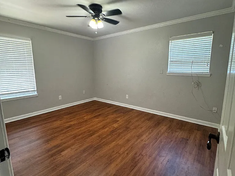 1307 Callen St — Photo 13