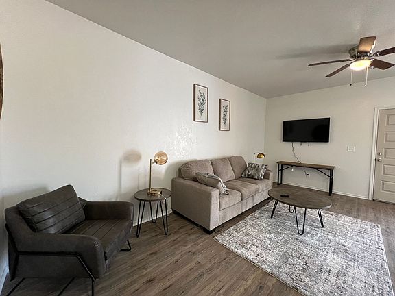 3rd image of 1420 SW Texas Ave #B