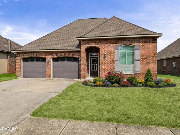 210 Woodhaven Rd, Youngsville, LA 70592