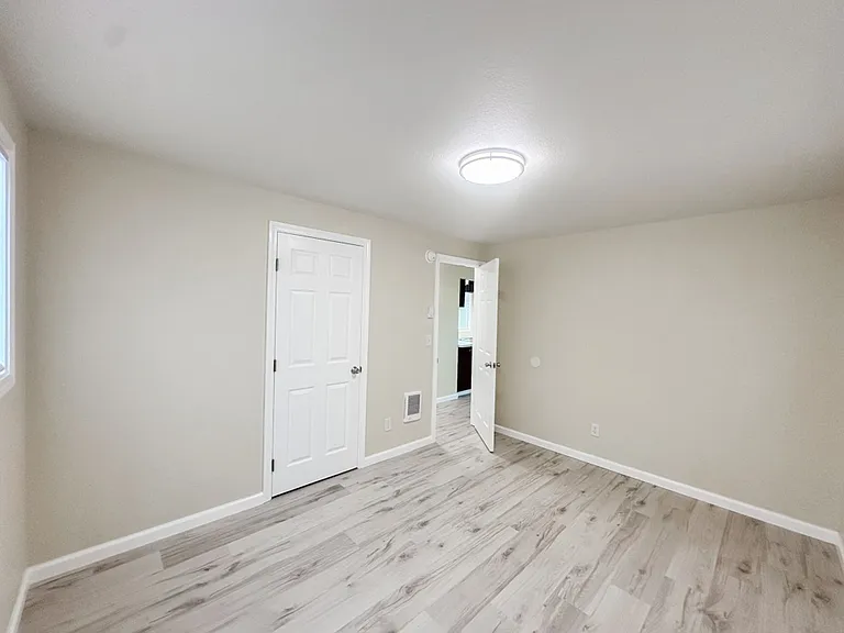 180 Garland Way N — Photo 16
