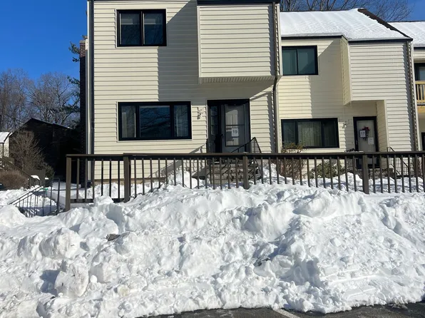 19 Hampton Park #19, Branford, CT 06405