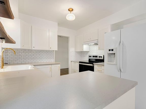 2nd image of 301 Bluebird Ct