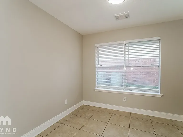 12035 Thornecrest Dr — Photo 7