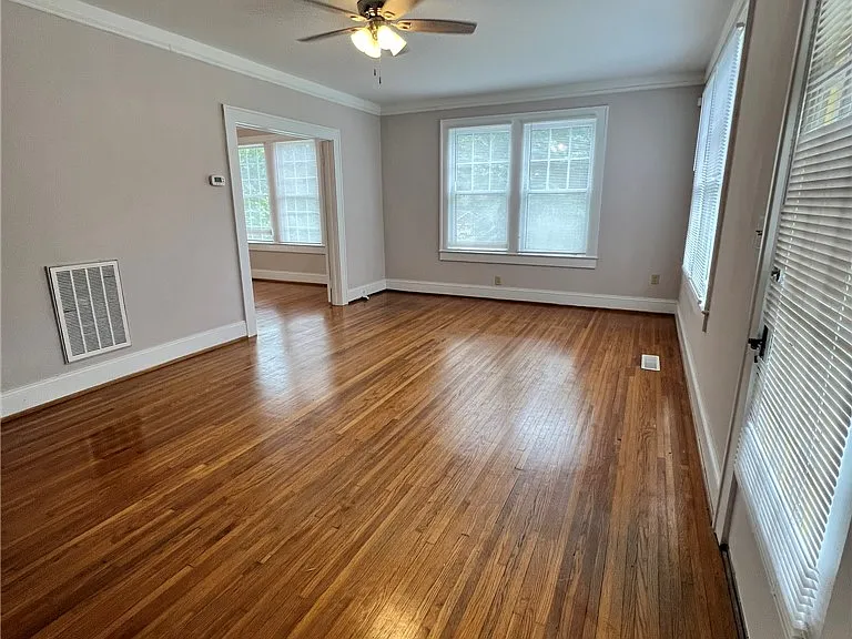 514 Creswell Ave — Photo 2
