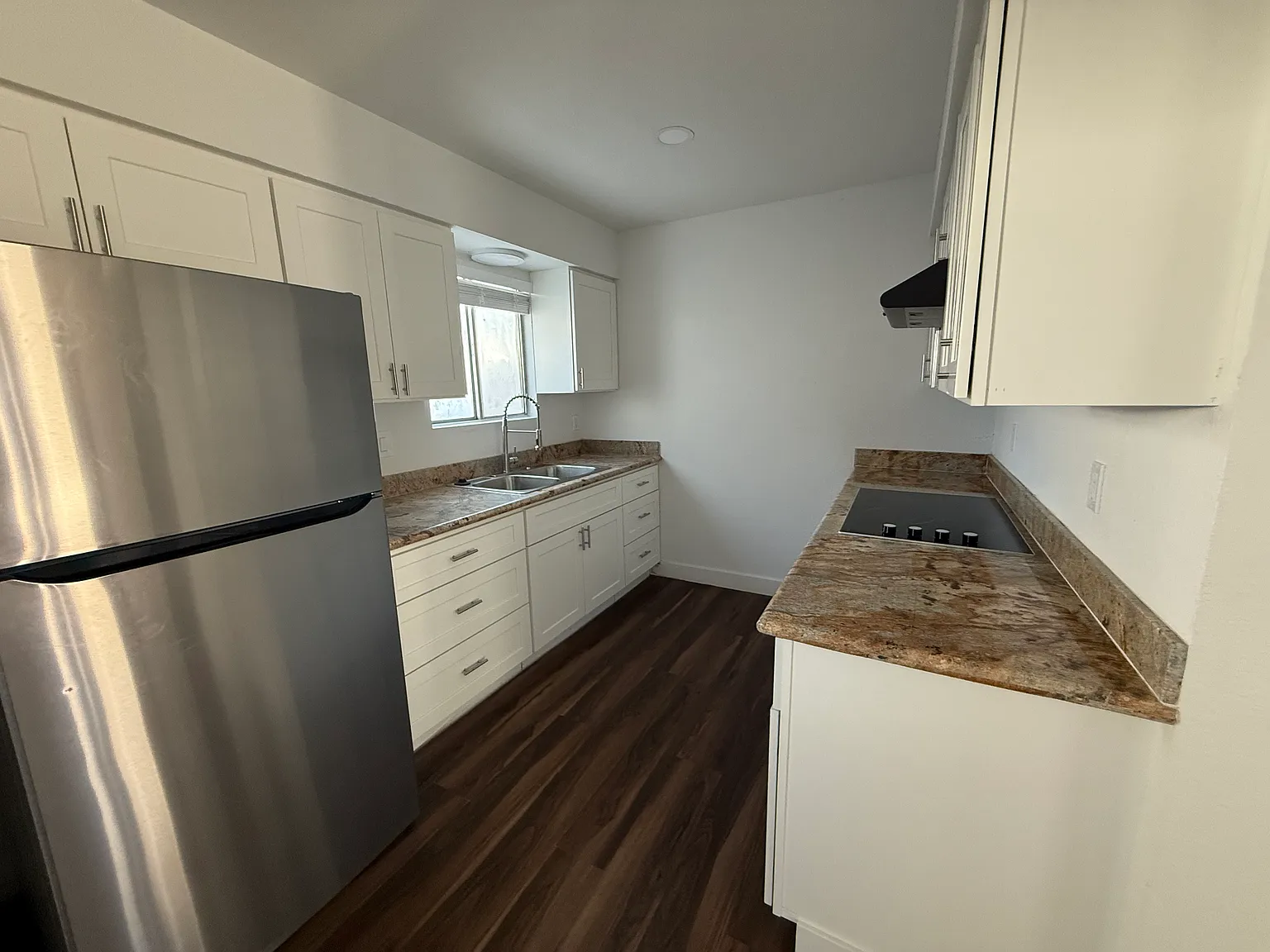 2 bed, 900 sqft, $1,500 — Photo 3