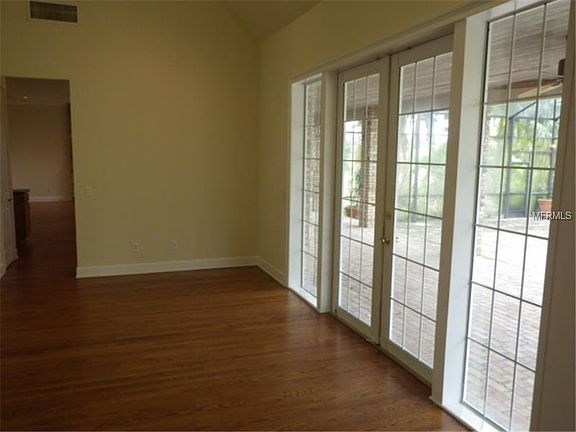 5th image of 990 E Crest Ave