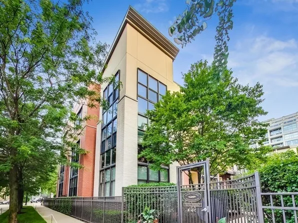 (undisclosed Address), Chicago, IL 60610
