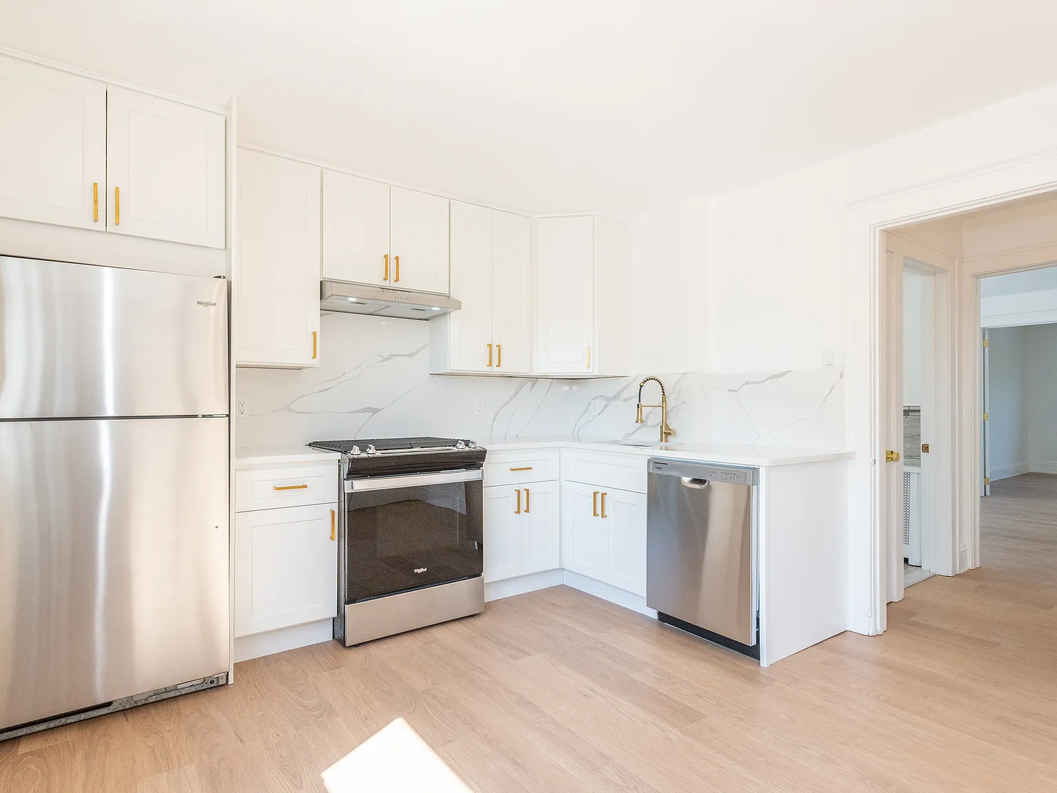 2 bed, 950 sqft, $2,450 — Photo 3