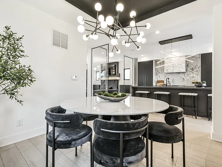 2058 Carrollton Ave — Photo 17