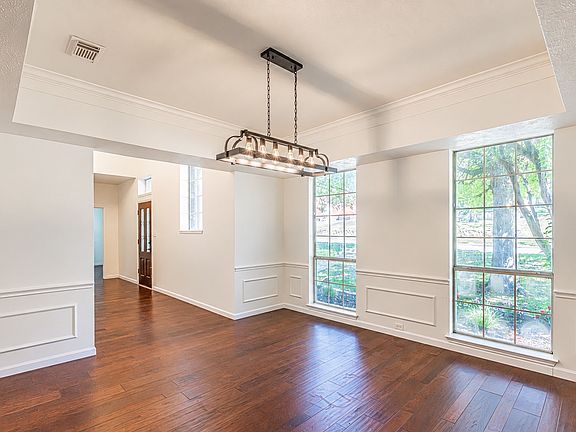 3rd image of 5148 Golden Ln