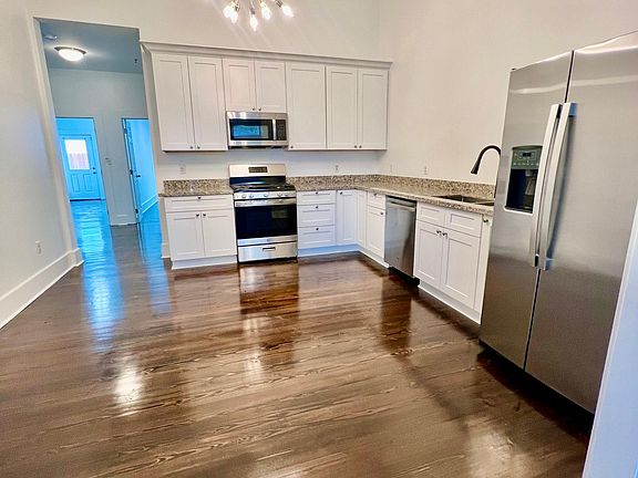 Chef's kitchen/dinning space