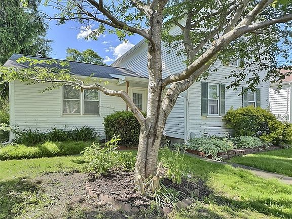 2nd image of 7515 Main St