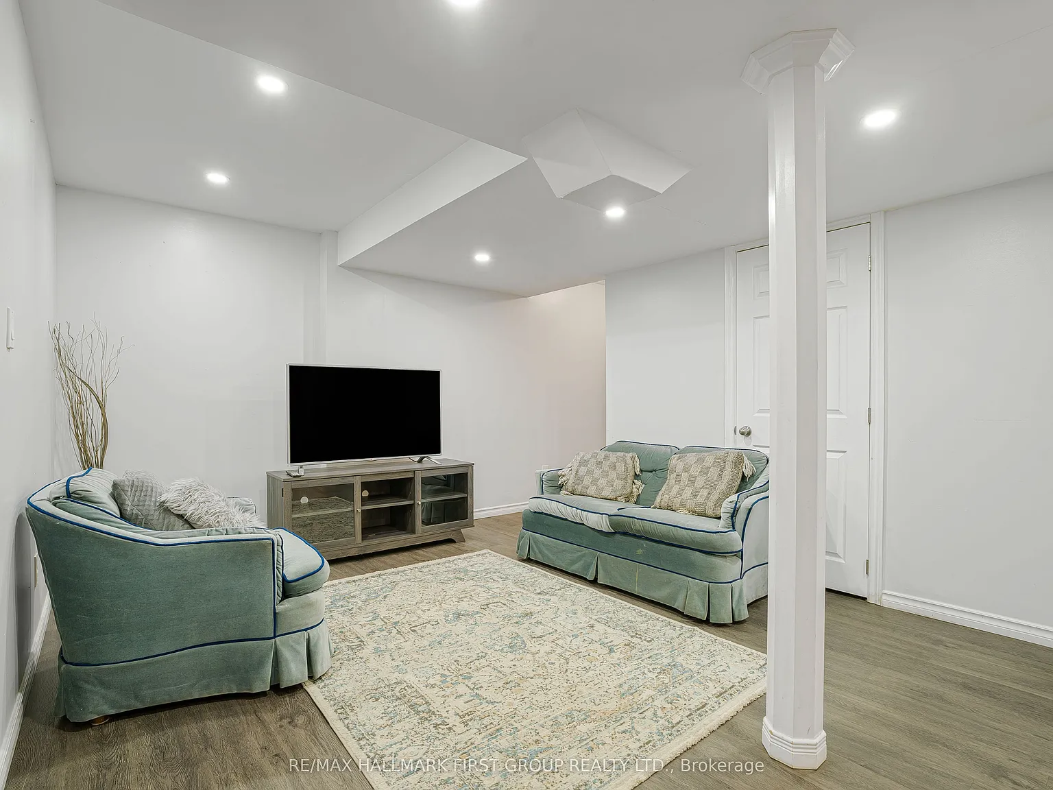 2 bed, $1,900 — Photo 2
