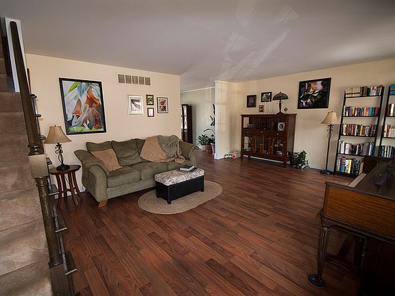 3rd image of 5N876 Kingswood Dr