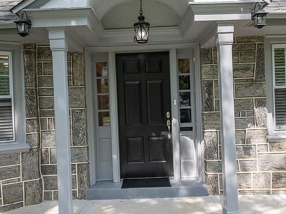 2nd image of 835 Morgan Ave