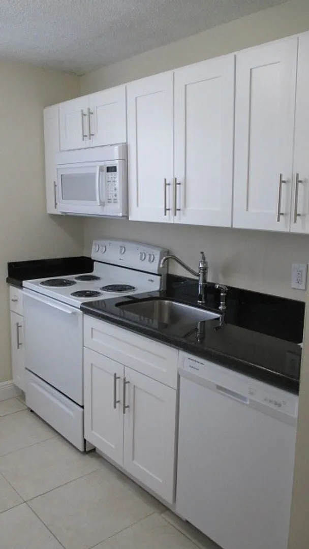 GEM COVE APARTMENTS — Photo 3