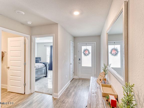 5th image of 6476 Eastland Cir