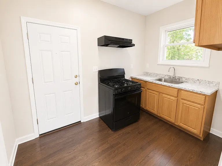 15-19 Isabella Ave #2F — Photo 10