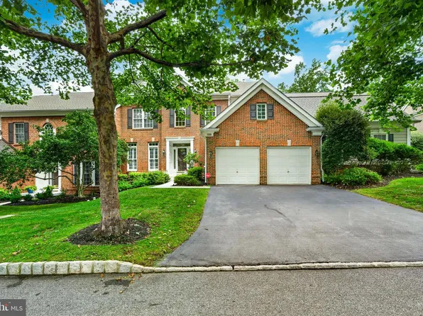 125 Camelot Ln, Newtown Square, PA 19073