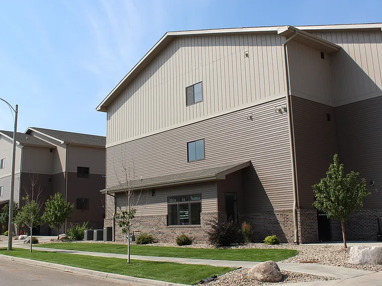 Dakota Commons Apartment Homes — Photo 9