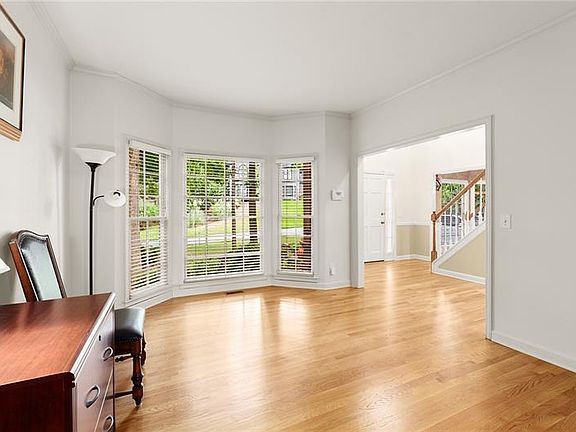 5th image of 415 Beechwood Ln